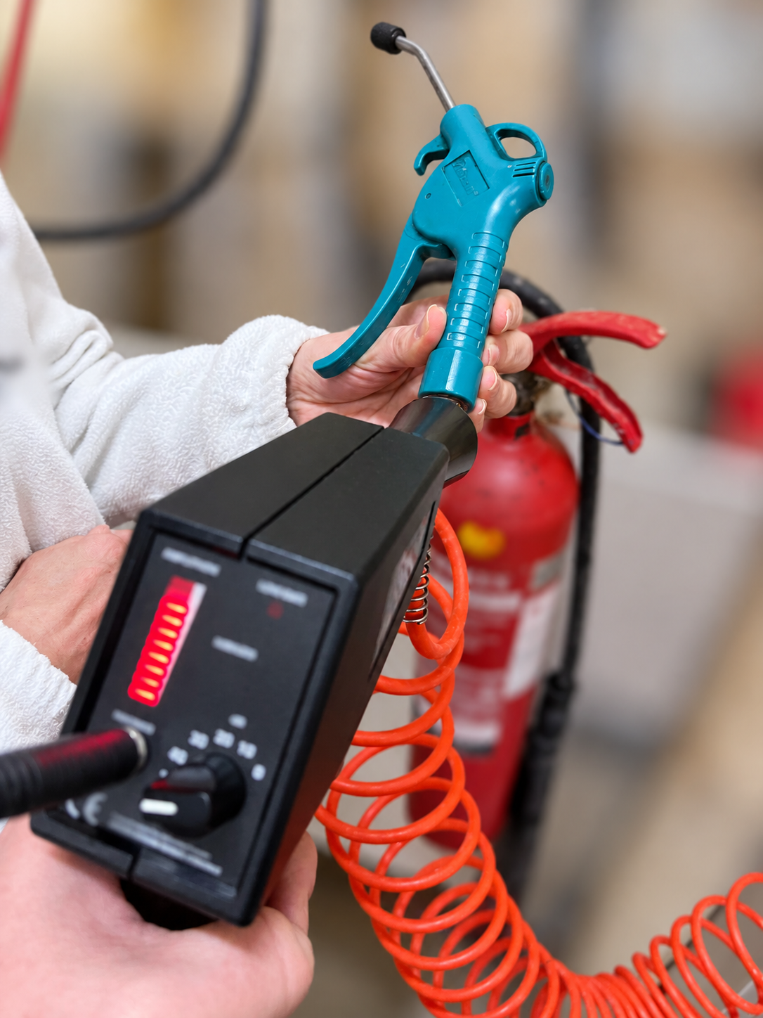 Inspección de fugas con ultrasonidos · Fotografía de SEROS Energy retocada